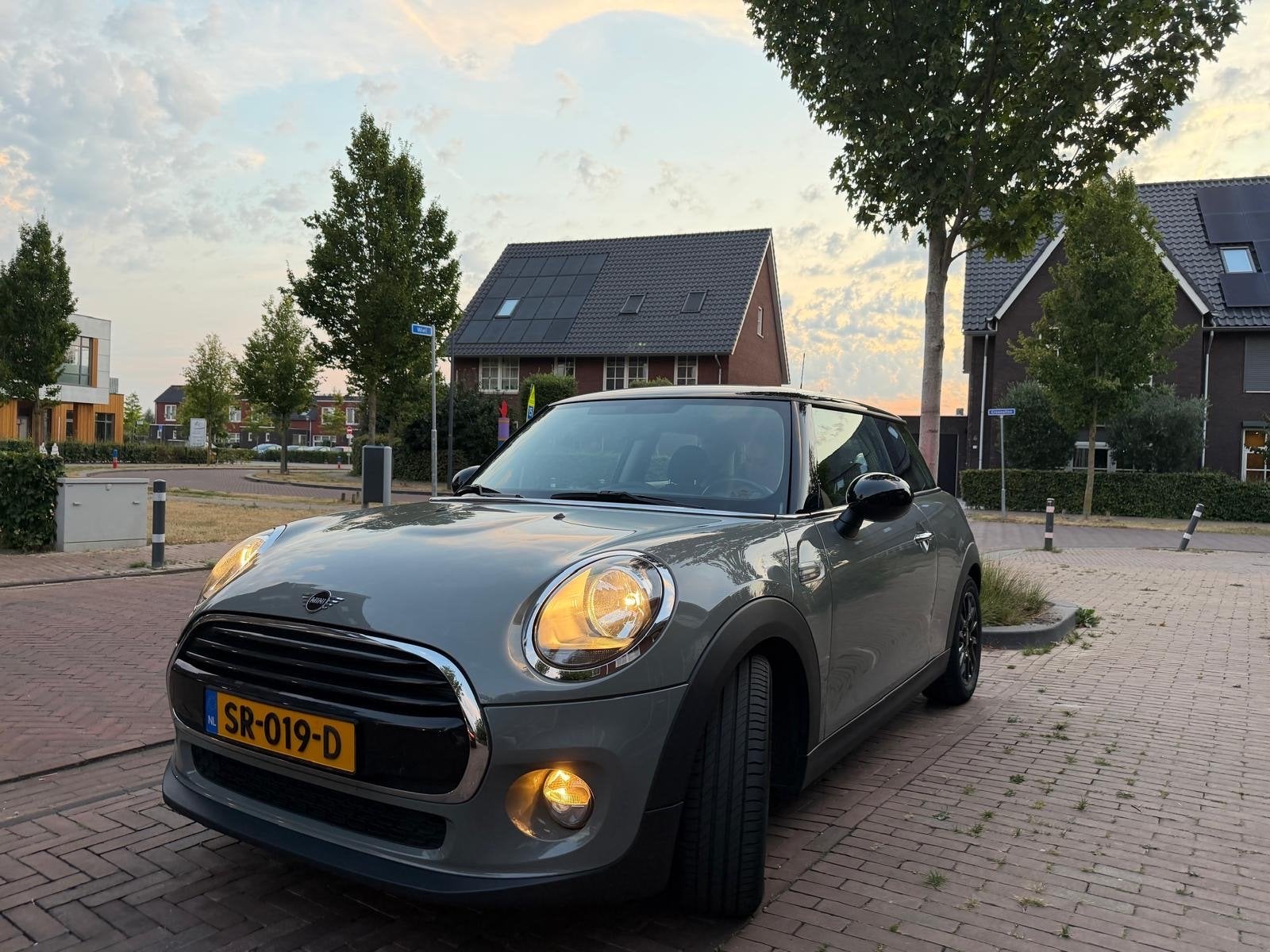 Mini 3-deurs (f56) 1.5 136pk 2018 Grijs, Auto's, Voorwielaandrijving, 136 pk, 4 stoelen, 49 €/maand