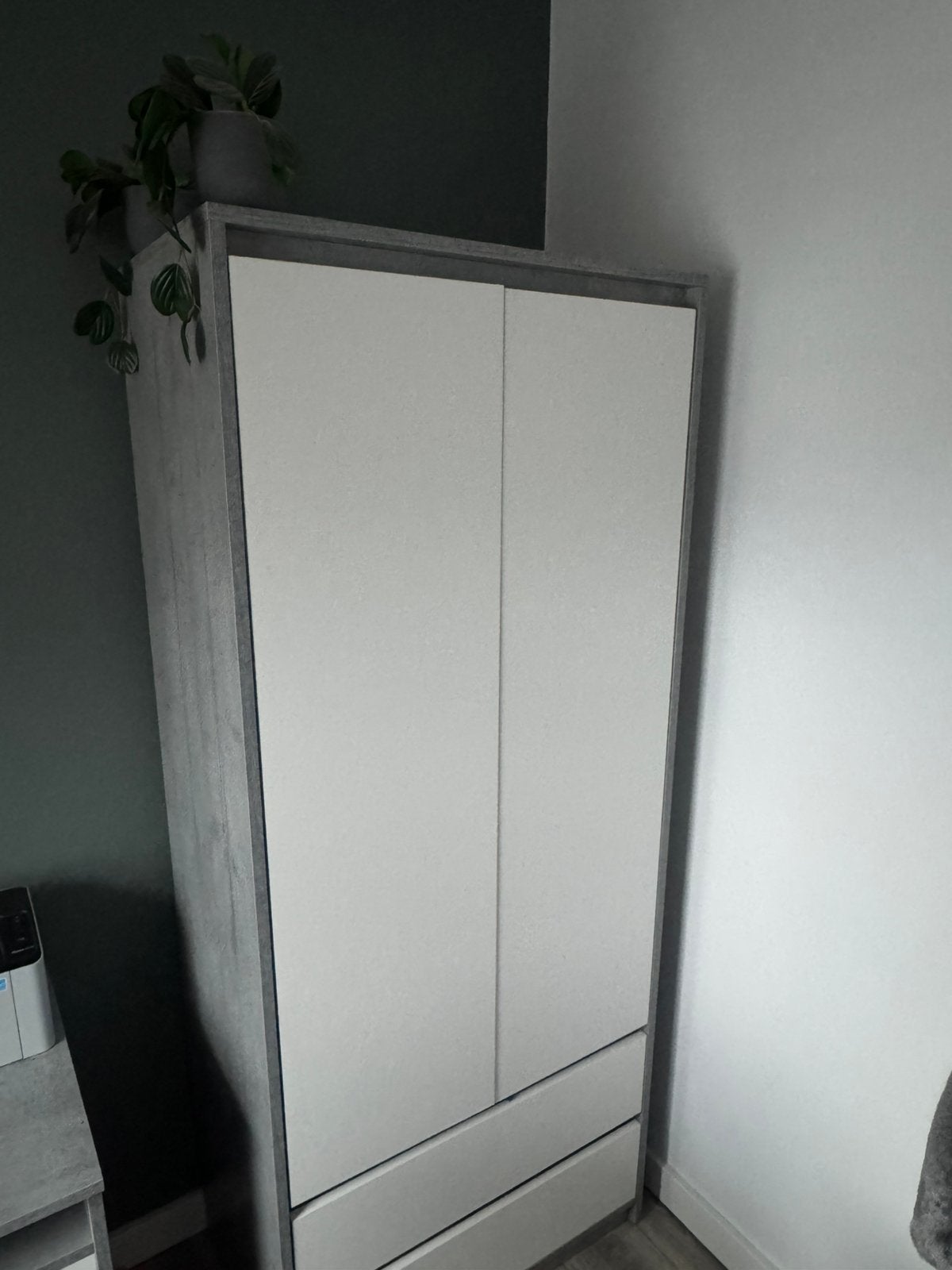 Kledingkast BILLUND 80x193 wit/betonkleur, Ophalen, Zo goed als nieuw, 50 tot 75 cm, 150 tot 200 cm