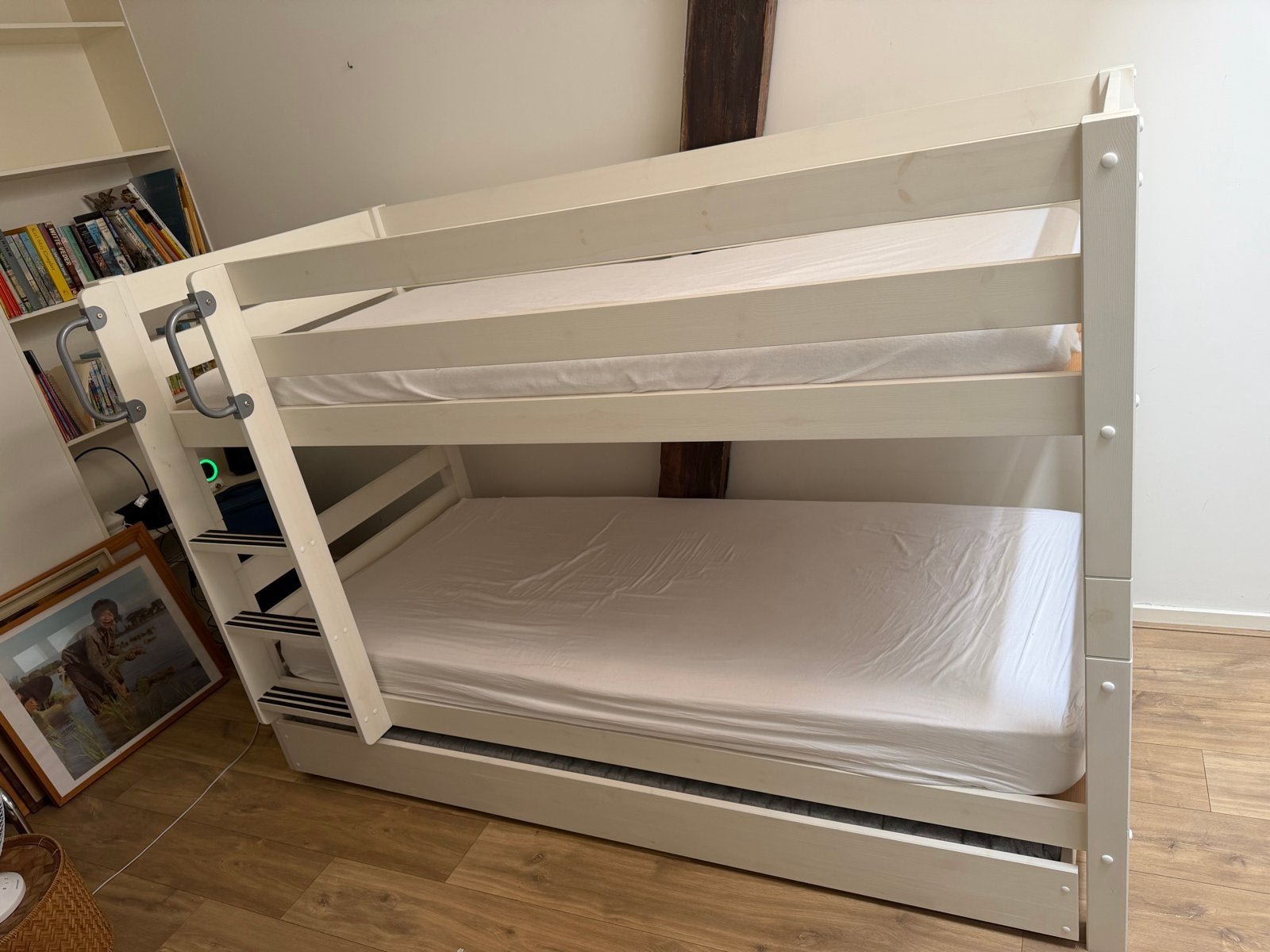 Wit houten stapelbed met bedbak voor 3e ligplek, Huis en Inrichting, Slaapkamer | Stapelbedden en Hoogslapers, Ophalen, Gebruikt