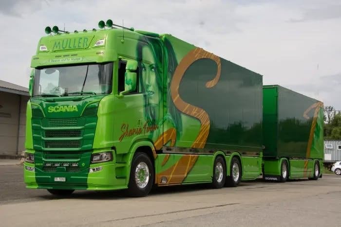 TEKNO SCANIA NEXT GEN 590 S - V8  MULLER - SHANIA TWAIN, Hobby en Vrije tijd, Ophalen of Verzenden, Nieuw, Bus of Vrachtwagen