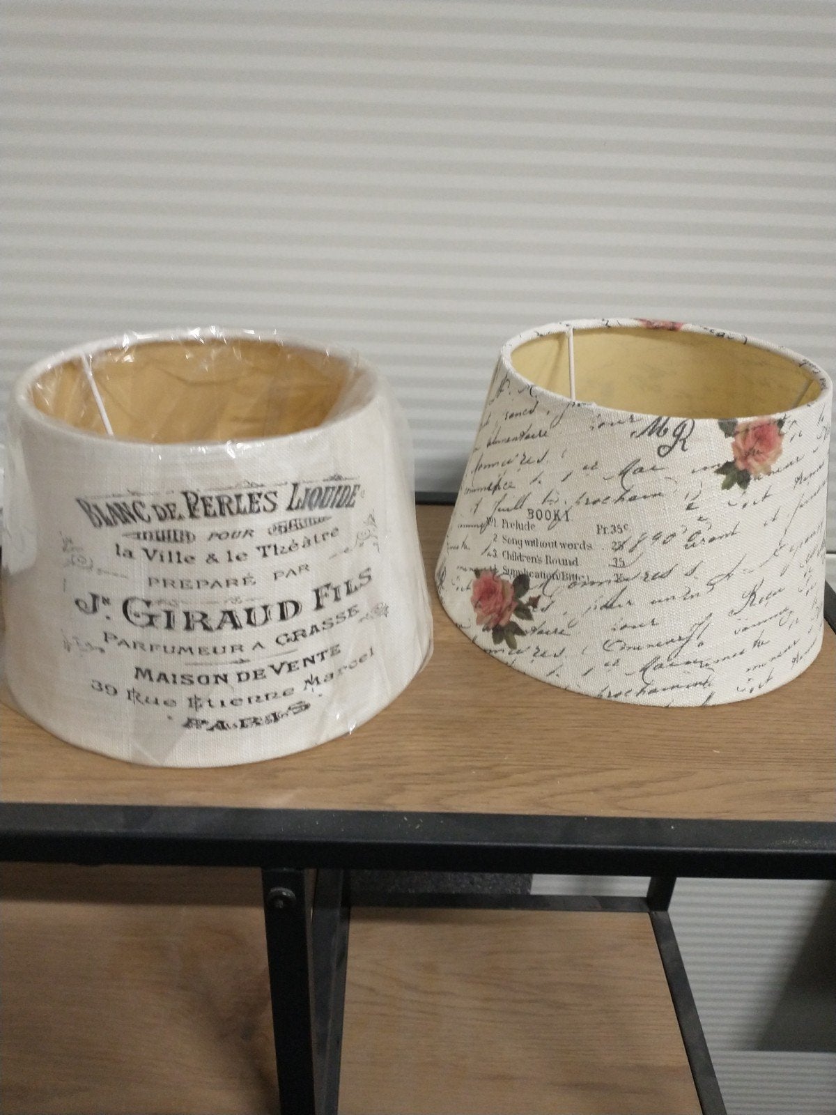 Set van 2 vintage lampenkappen met Franse tekst, Vintage, Frans, Romantisch, Rond, Ophalen of Verzenden, Zo goed als nieuw