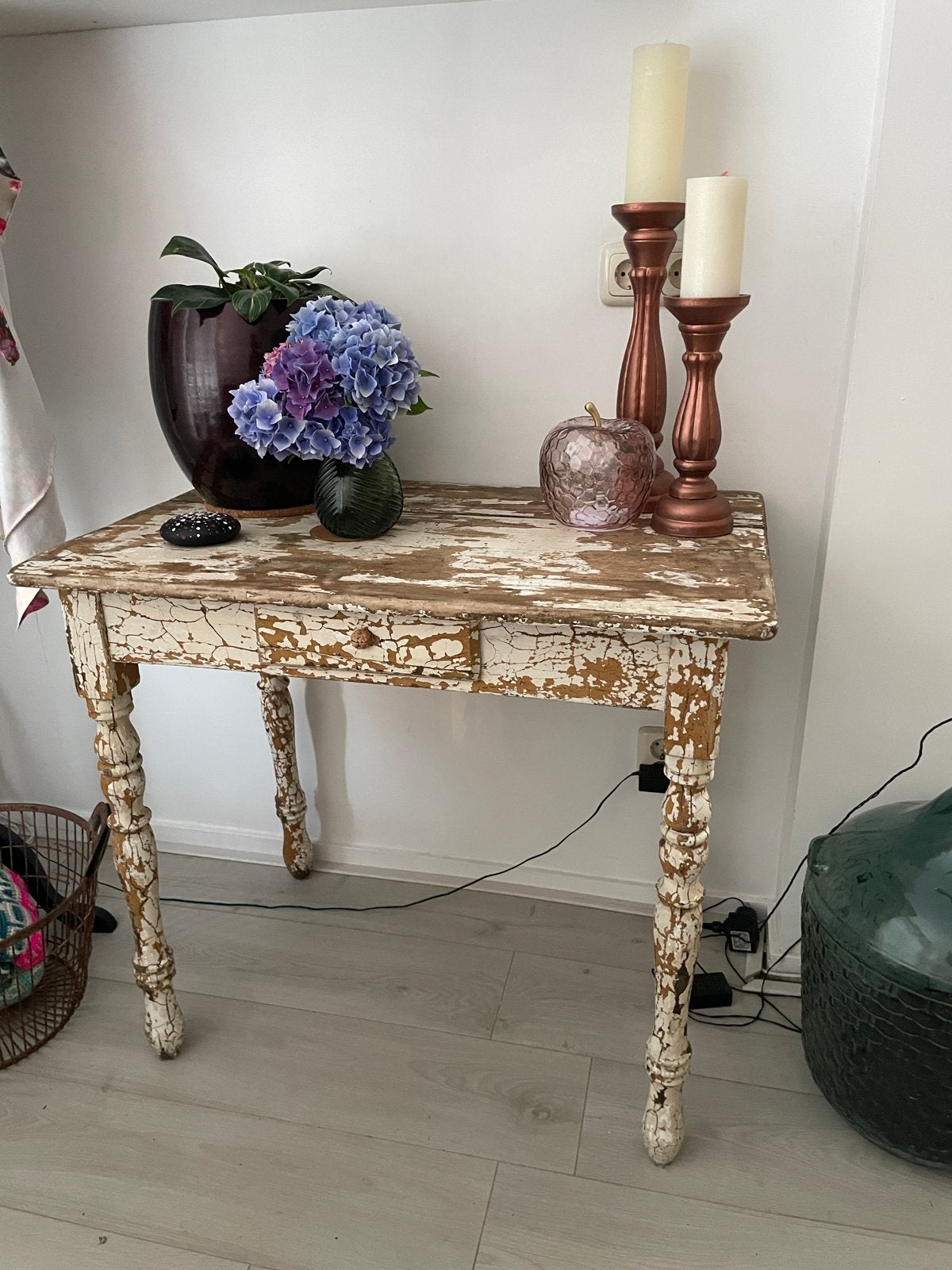 Antiek Belgisch tafeltje met lade - Brocante stijl, Ophalen