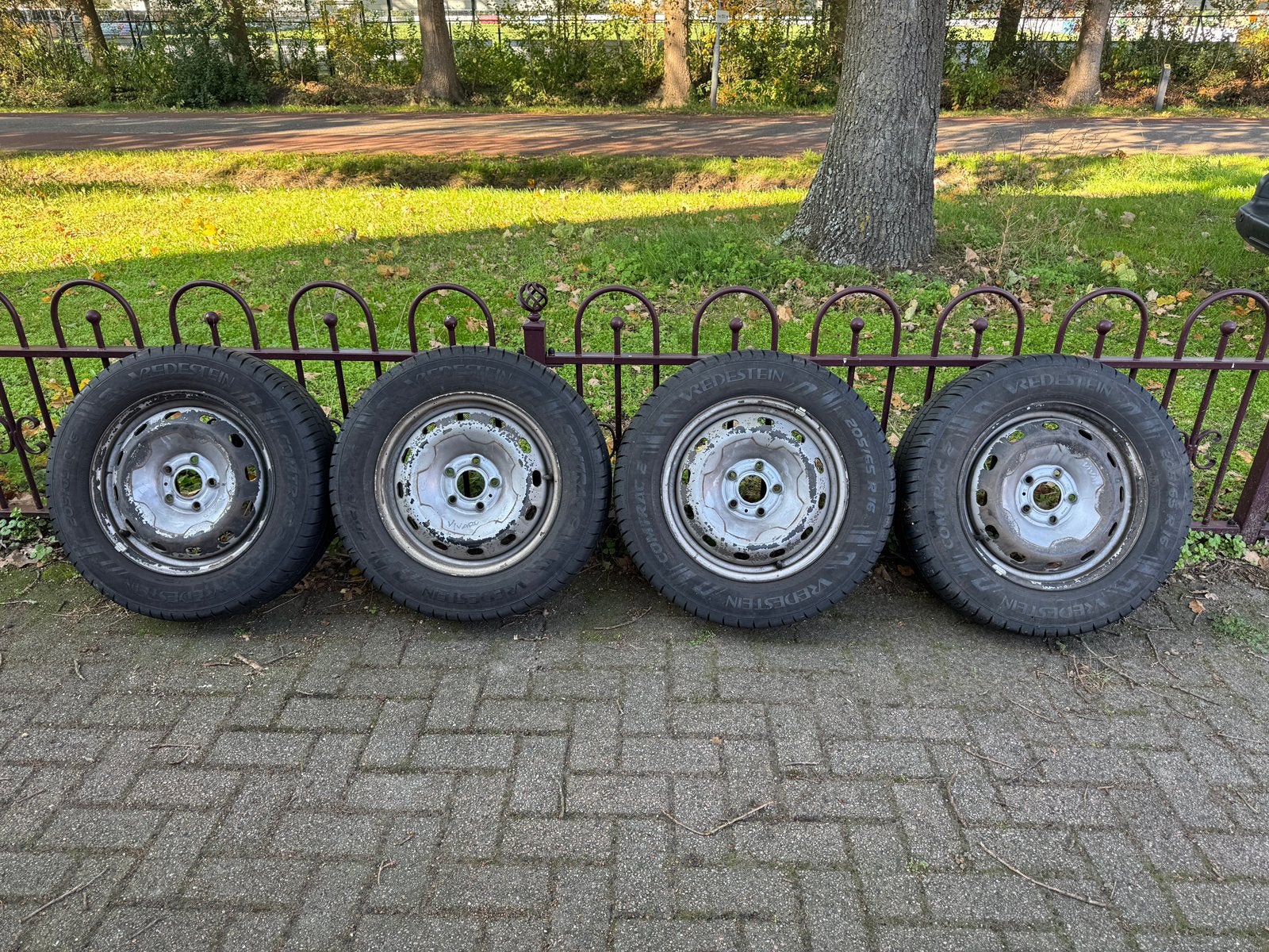 Opel Vivaro 2016 zomerbanden 205/65/16 + velgen, Ophalen, 16 inch, Banden en Velgen, 205 mm