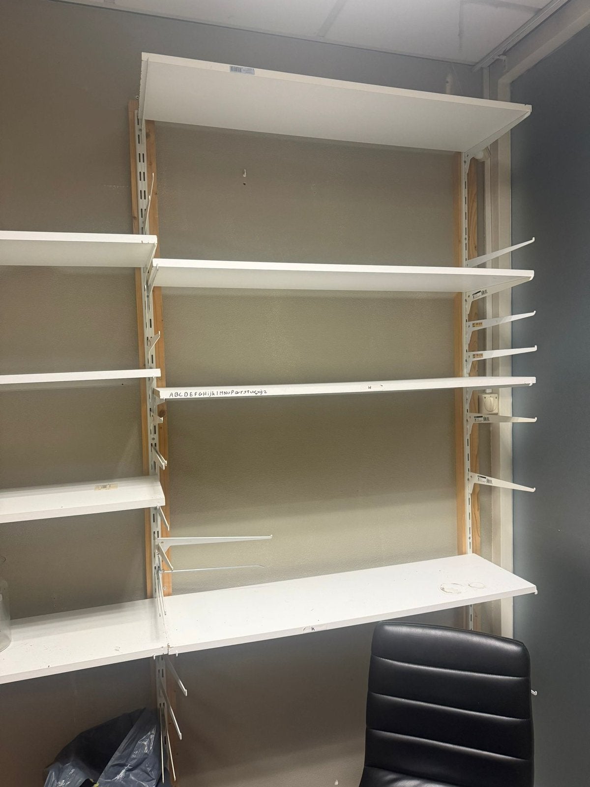 Witte planken van ikea voor de muur te hangen, Ophalen, Gebruikt