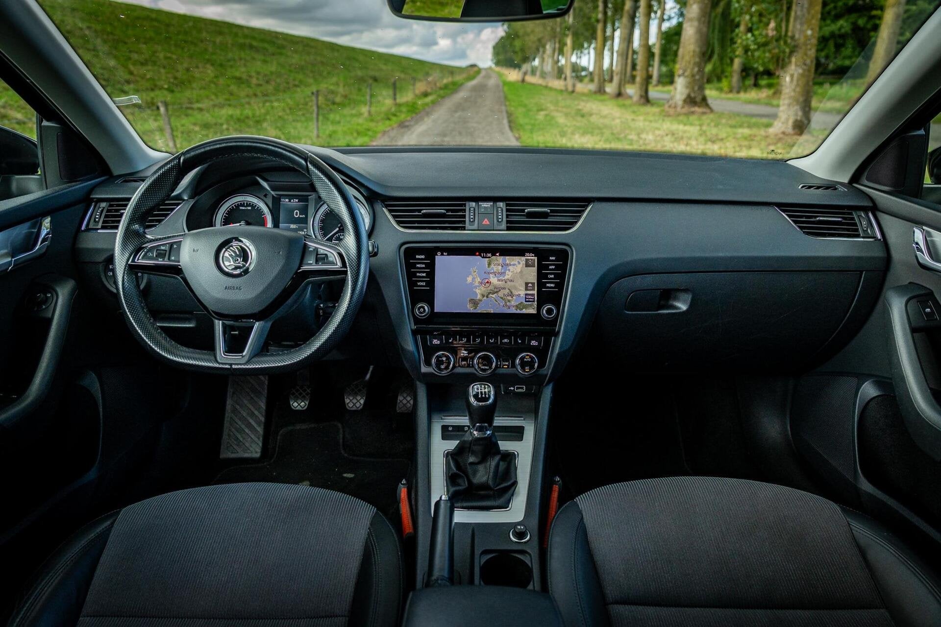 Skoda Octavia Combi 1.0 TSI Greentech Business Edition Plus, Voorwielaandrijving, Gebruikt, Euro 6, Met garantie (alle)