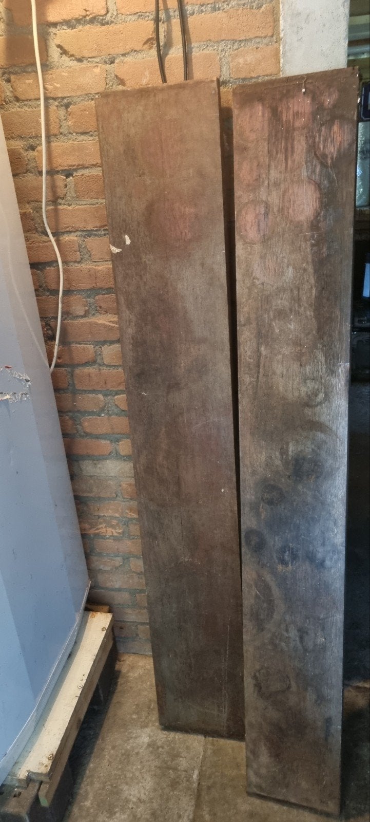 2 hardhouten planken 4cm dik 22 en 24 cm breed 157 c, Doe-het-zelf en Verbouw, Hout en Planken, Ophalen, 25 tot 50 mm, Plank, Minder dan 200 cm