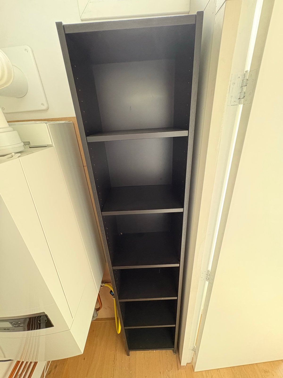 Zwarte kast 40,5 x 28 x 200, Huis en Inrichting, Kasten | Boekenkasten, Ophalen, Met plank(en), Gebruikt, 200 cm of meer
