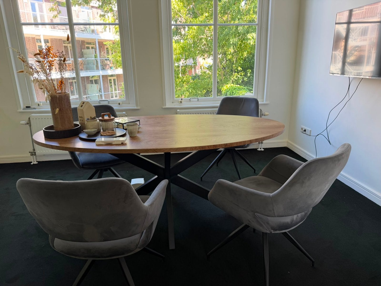 4 Grijze Eetkamerstoelen - Comfortabel en Stijlvol, Huis en Inrichting, Stoelen, Ophalen, Zo goed als nieuw, Vier, Stof