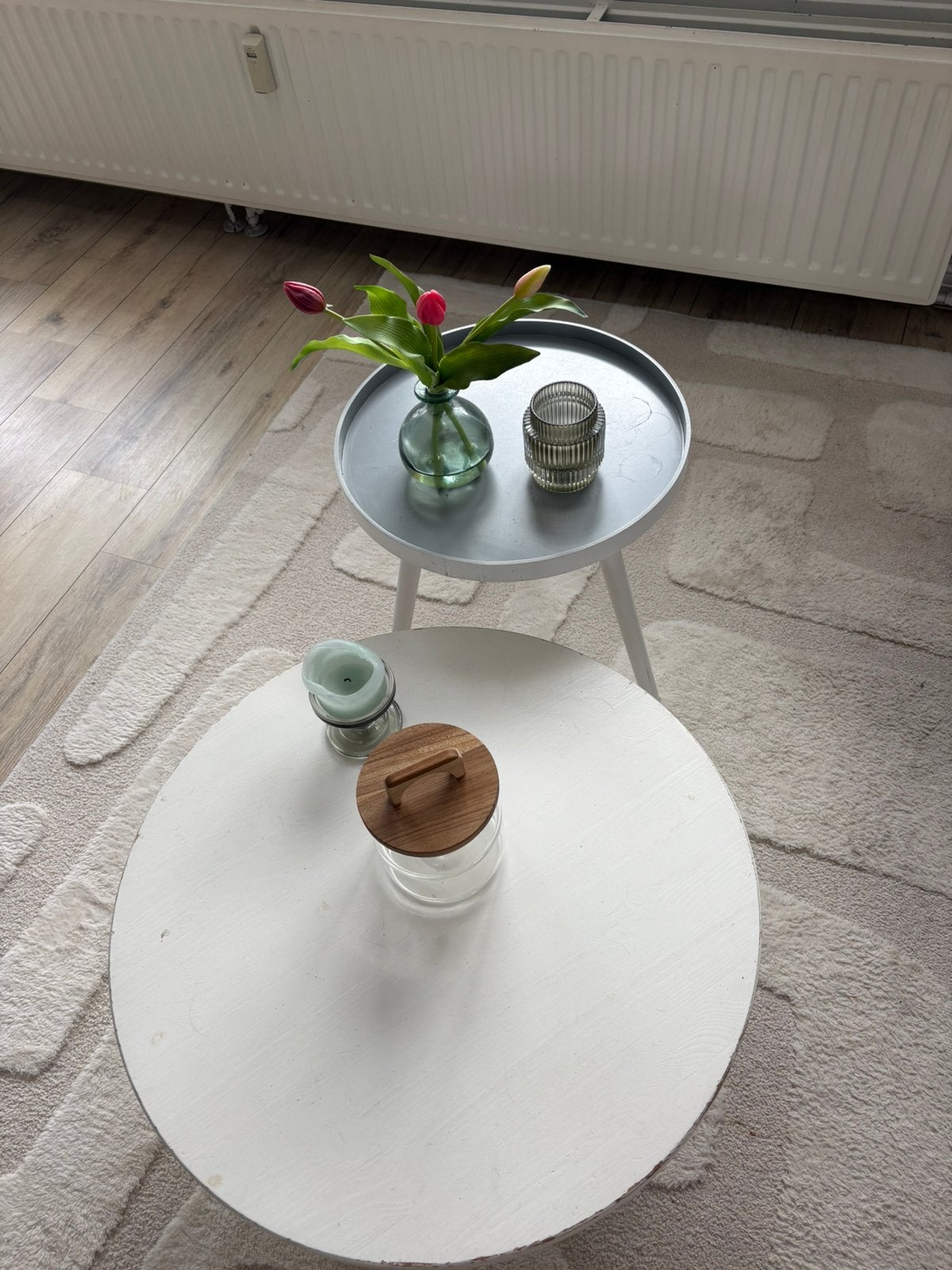 2 bijzettafels grijs en wit, Huis en Inrichting, Tafels | Salontafels, Ophalen, Minder dan 50 cm, Gebruikt, Rond