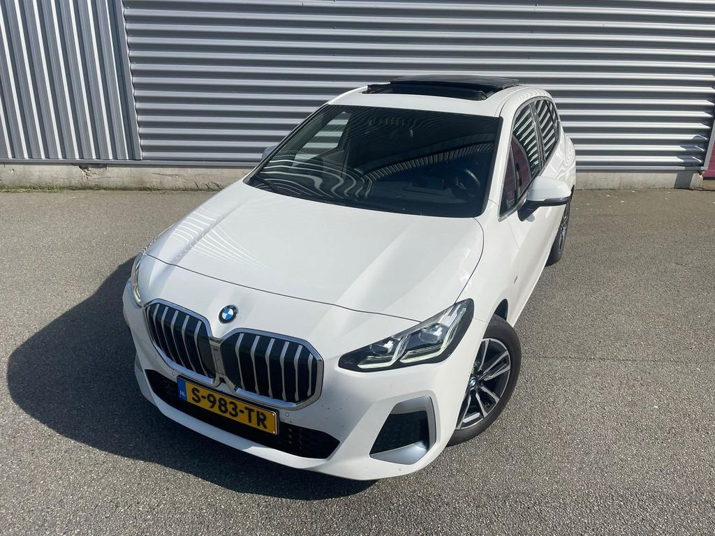 BMW 2-serie Active Tourer 220i M SPORT I PANORAMADAK I HEAD-, 156 pk, Leder en Stof, Wit, Origineel Nederlands