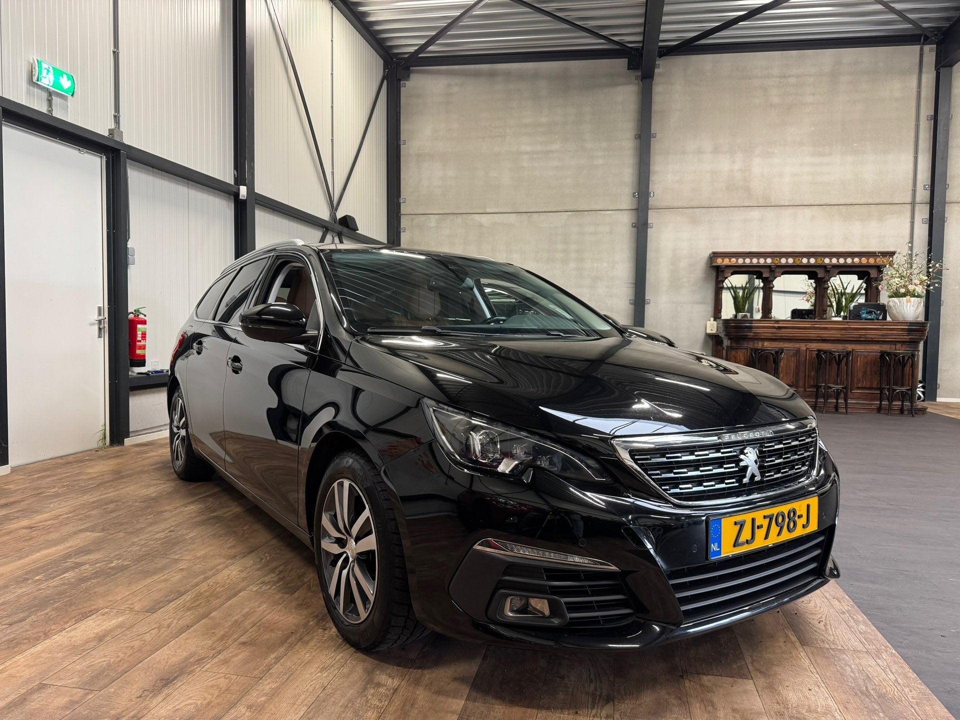 Foto 7 van Peugeot 308 SW 1.2 PureTech Blue Lease Premium / LEDER / PAN
