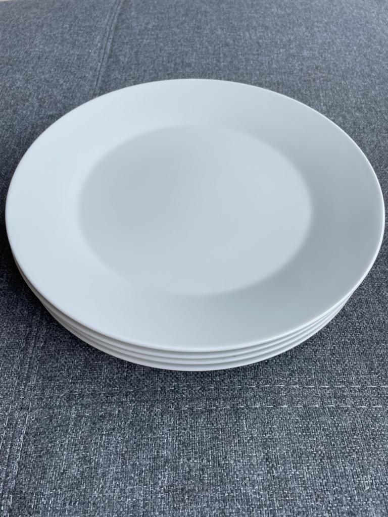 4 witte IKEA borden - Eenvoudig en praktisch, Gebruikt, Keramiek, Ophalen of Verzenden, Bord(en)