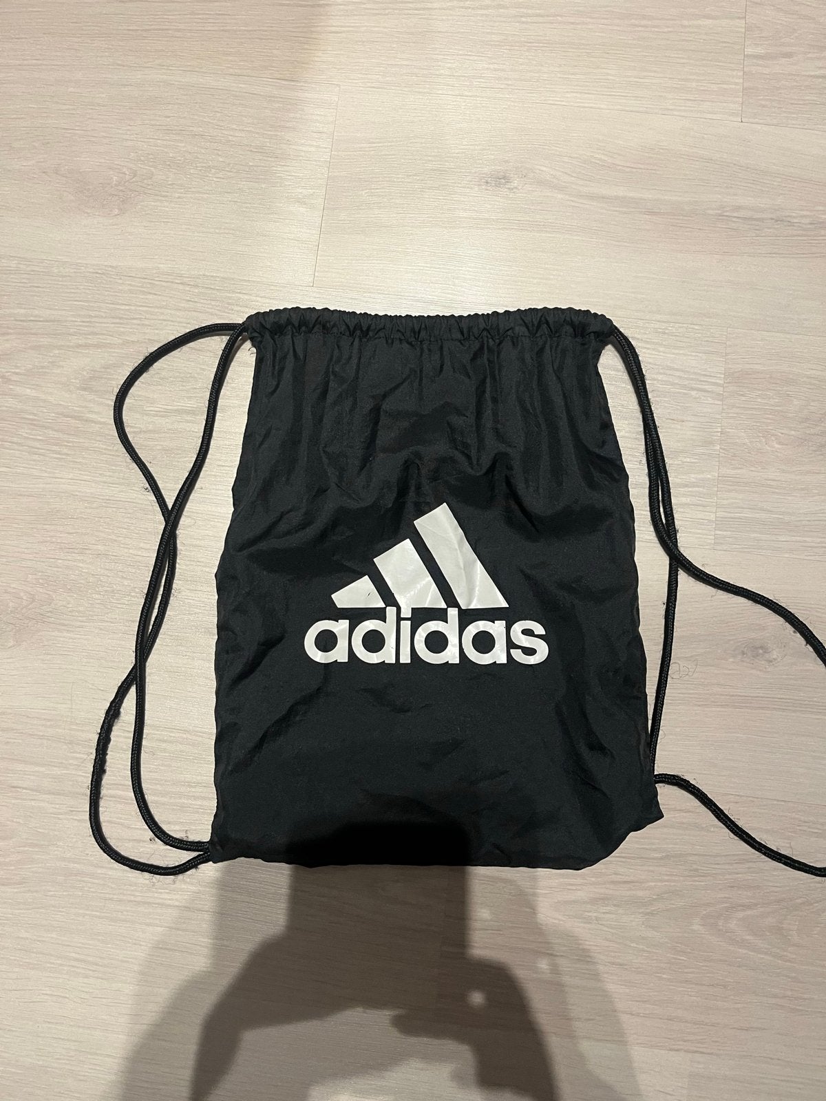 Adidas sporttas / gymtas in goede staat, Ophalen of Verzenden, Gebruikt, Unisex volwassen