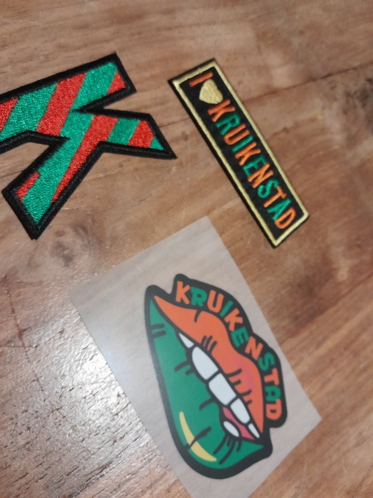 Carnavals Emblemen Kruikenstad Tilburg, Ophalen of Verzenden, Zo goed als nieuw, Stickers en Plaatjes