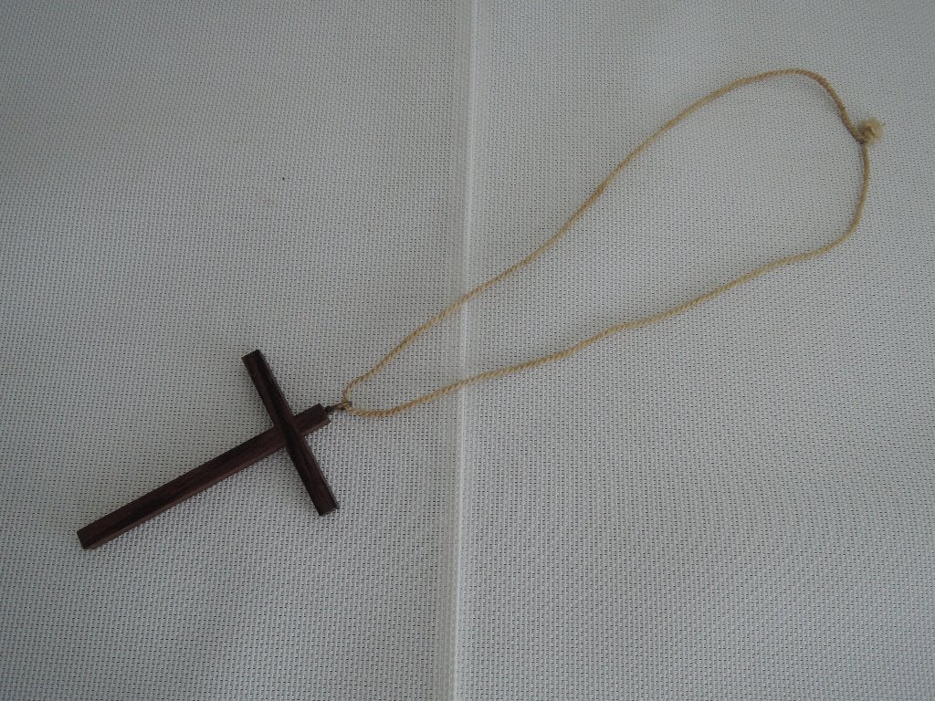 Houten kruisje aan koord, Verzamelen, Religie, Ophalen of Verzenden, Zo goed als nieuw, Christendom | Katholiek