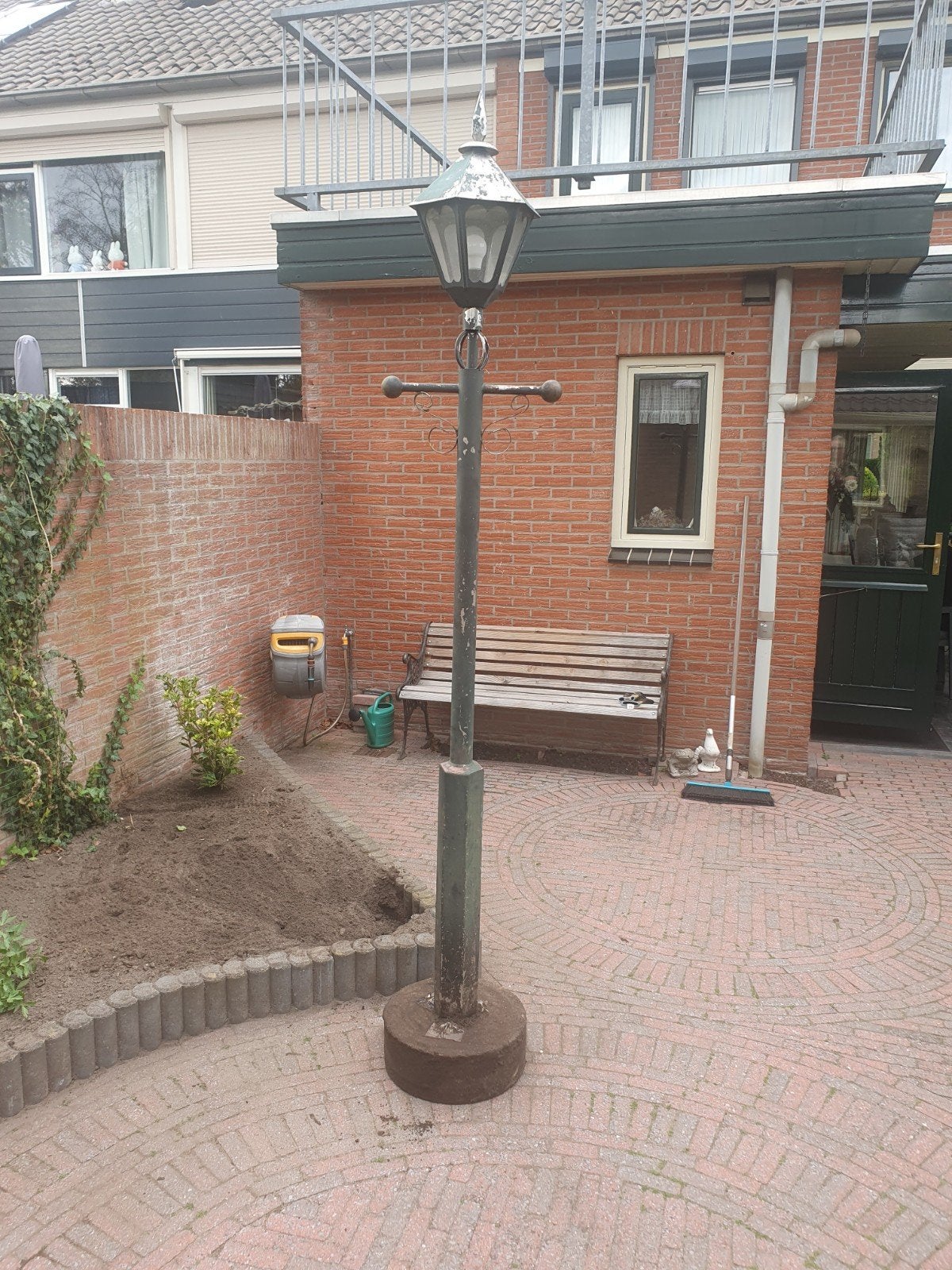 staande buitenlamp met voet, Tuin en Terras, Buitenverlichting, Ophalen, IJzer, Netvoeding, Staande lamp