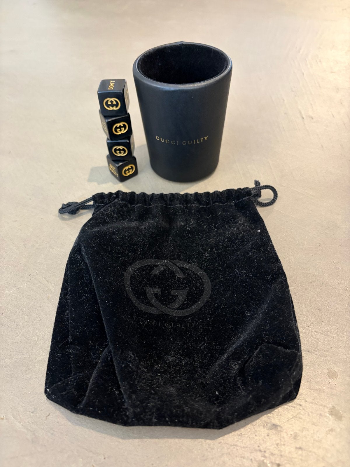 Gucci Guilty dobbelstenen + beker (2 sets), Een of twee spelers, Ophalen of Verzenden, Zo goed als nieuw