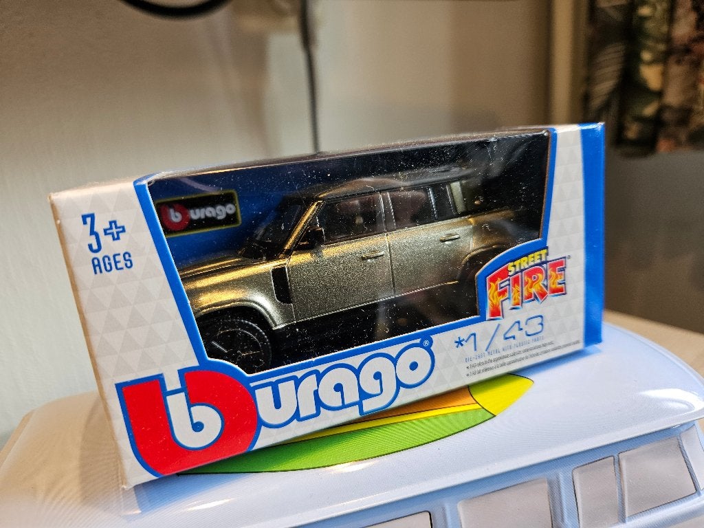 Bburago Street Fire Land Rover Defender 110 Green 1/43, Hobby en Vrije tijd, Modelauto's | 1:43, Ophalen of Verzenden, Nieuw, Auto