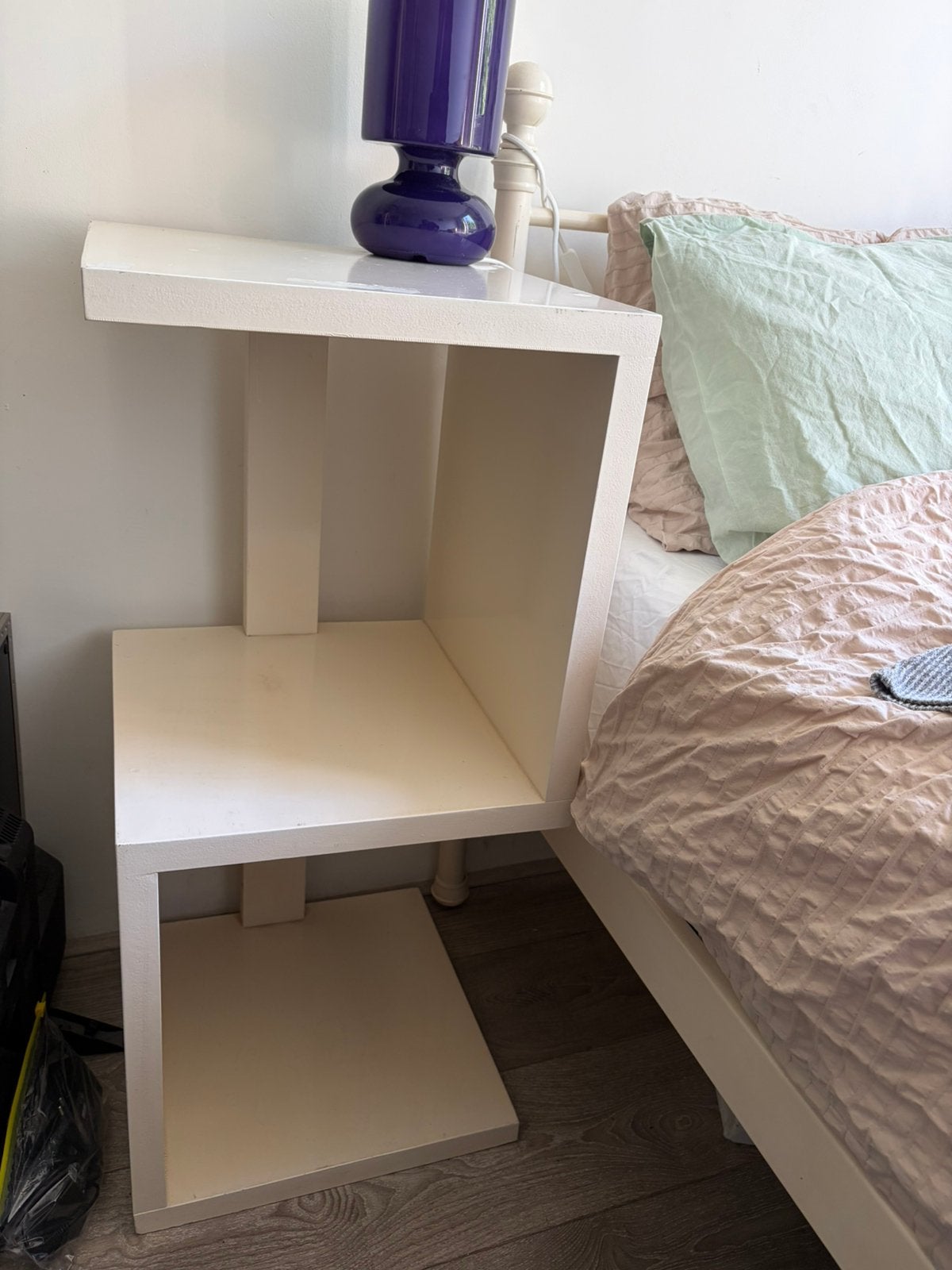 Nachtkastje / bijzettafeltje, Ophalen, Zo goed als nieuw, Minder dan 45 cm, 55 tot 70 cm