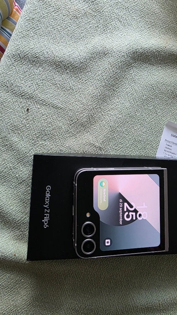 Foto 12 van Samsung Galaxy Z Flip 6 vouwtelefoon IGST 512 GB accu 100%