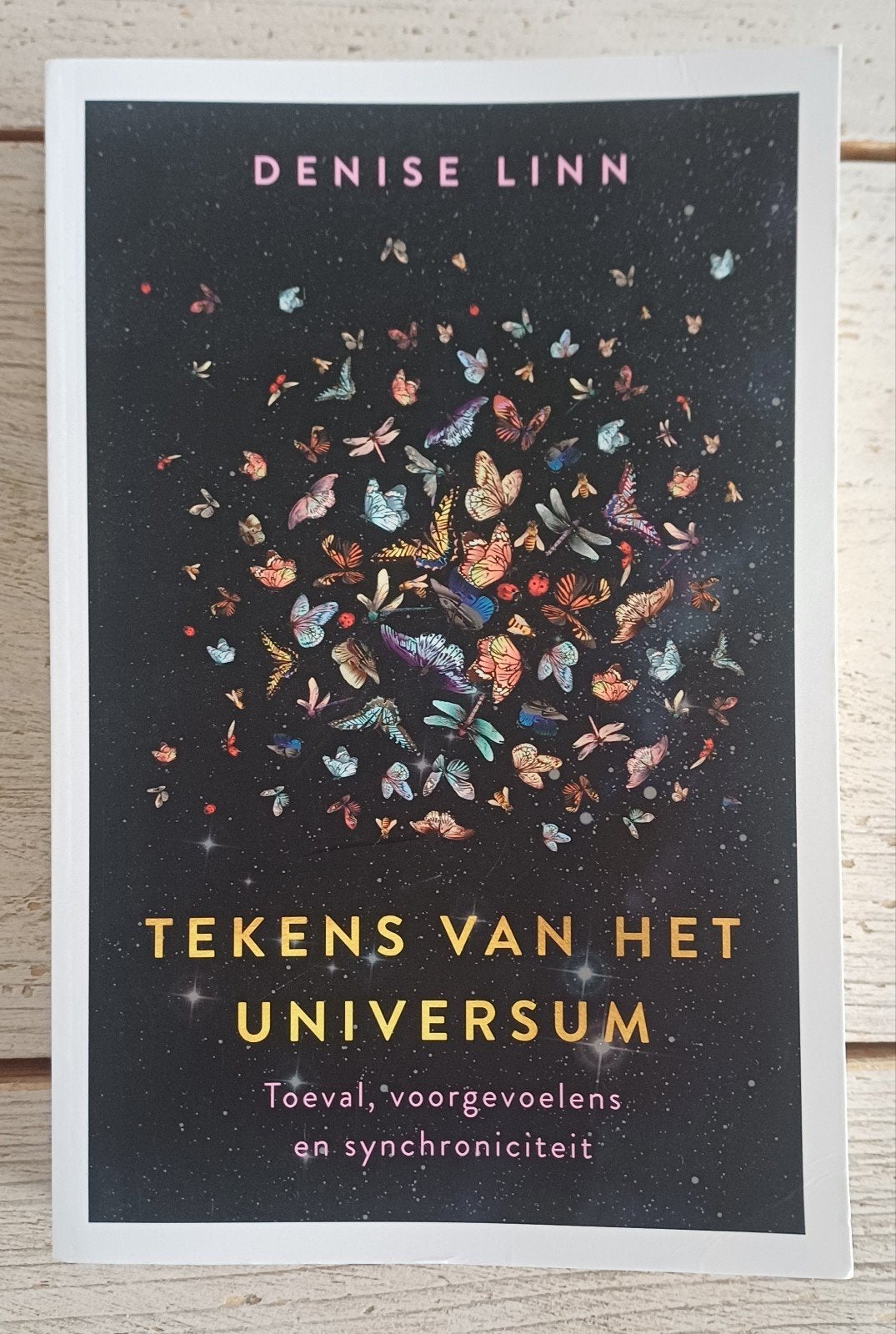 Denise Linn - Tekens van het universum, Achtergrond en Informatie, Spiritualiteit algemeen, Ophalen of Verzenden, Zo goed als nieuw