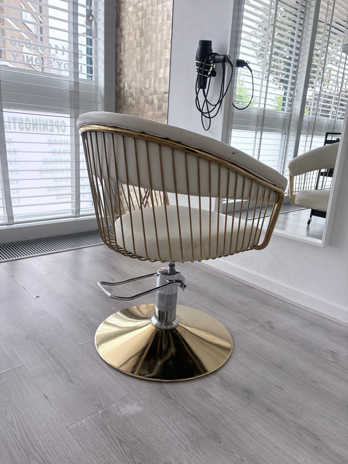 2 Crèmekleurige Kappersstoelen met Gouden Details, Overige plaatsen, Ophalen, Gebruikt, Stoel