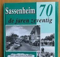 Sassenheim de jaren zeventig, Boeken, Geschiedenis | Stad en Regio, Ophalen of Verzenden, 20e eeuw of later, Zo goed als nieuw