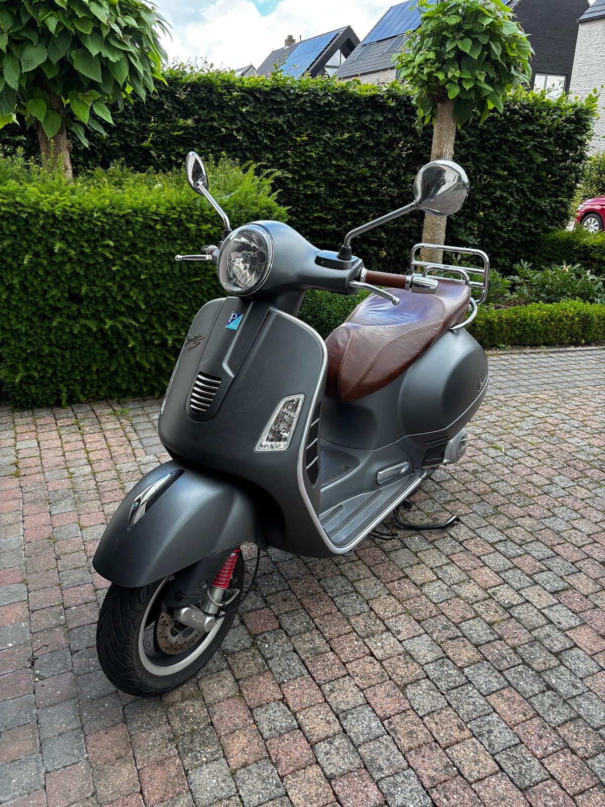Vespa 125 GTS mat grijs. Goede staat dealer onderhouden, Ophalen, Gebruikt, Overige modellen, Benzine
