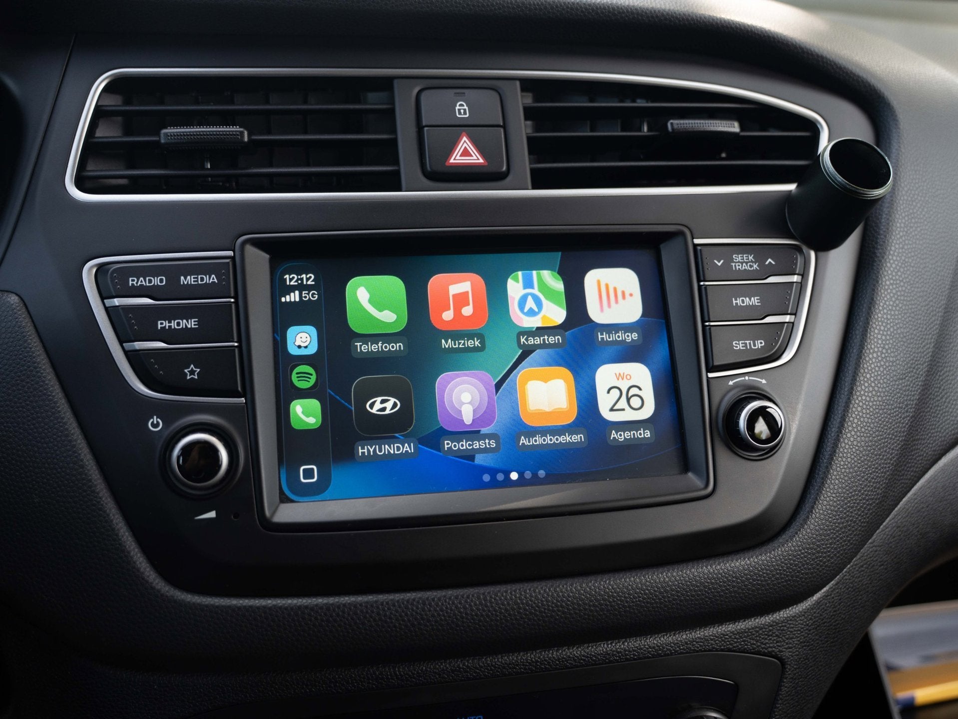 Hyundai I20 1.0 T-GDI - PARKEER CAMERA - APPLE CARPLAY - TRE, Auto's, Voorwielaandrijving, Dealer onderhouden, Blauw, 100 pk
