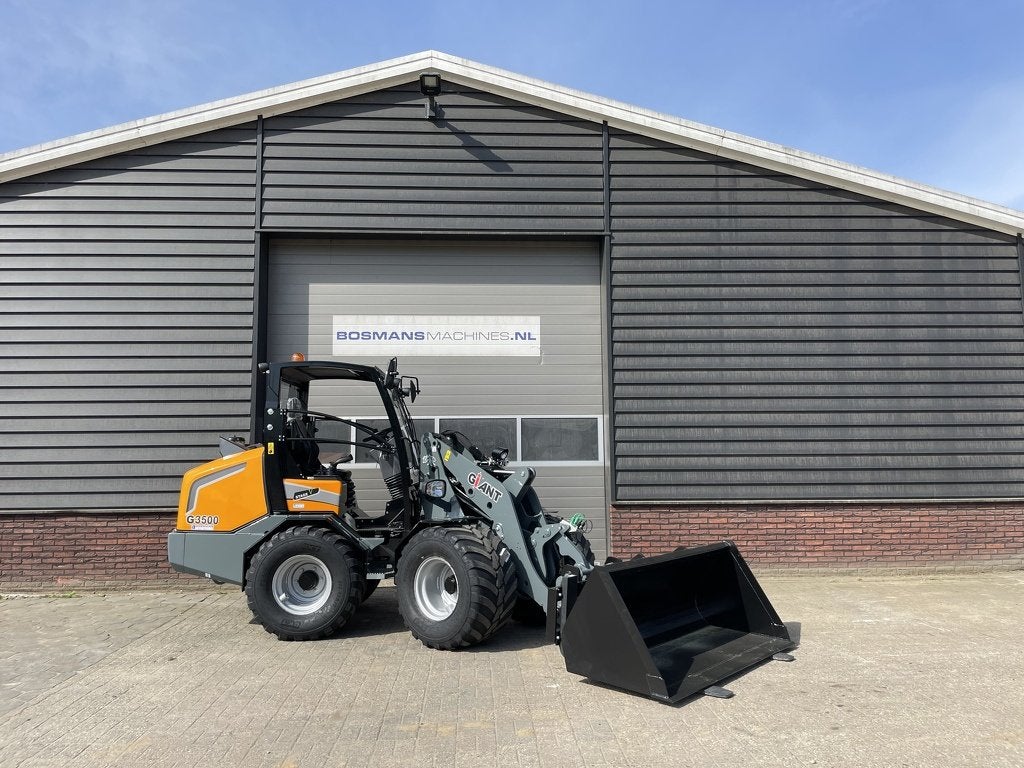 Giant G3500 shovel 2025 €795 LEASE