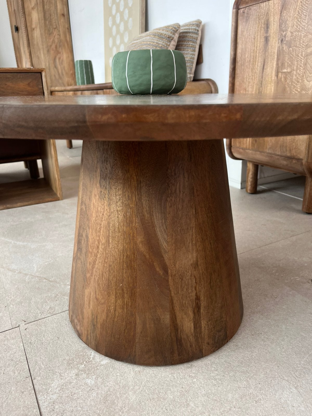 Magazijn leegverkoop ronde salontafel mangobout conische poo, Hout, Nieuw, Ophalen of Verzenden, Info@wkhome.nl