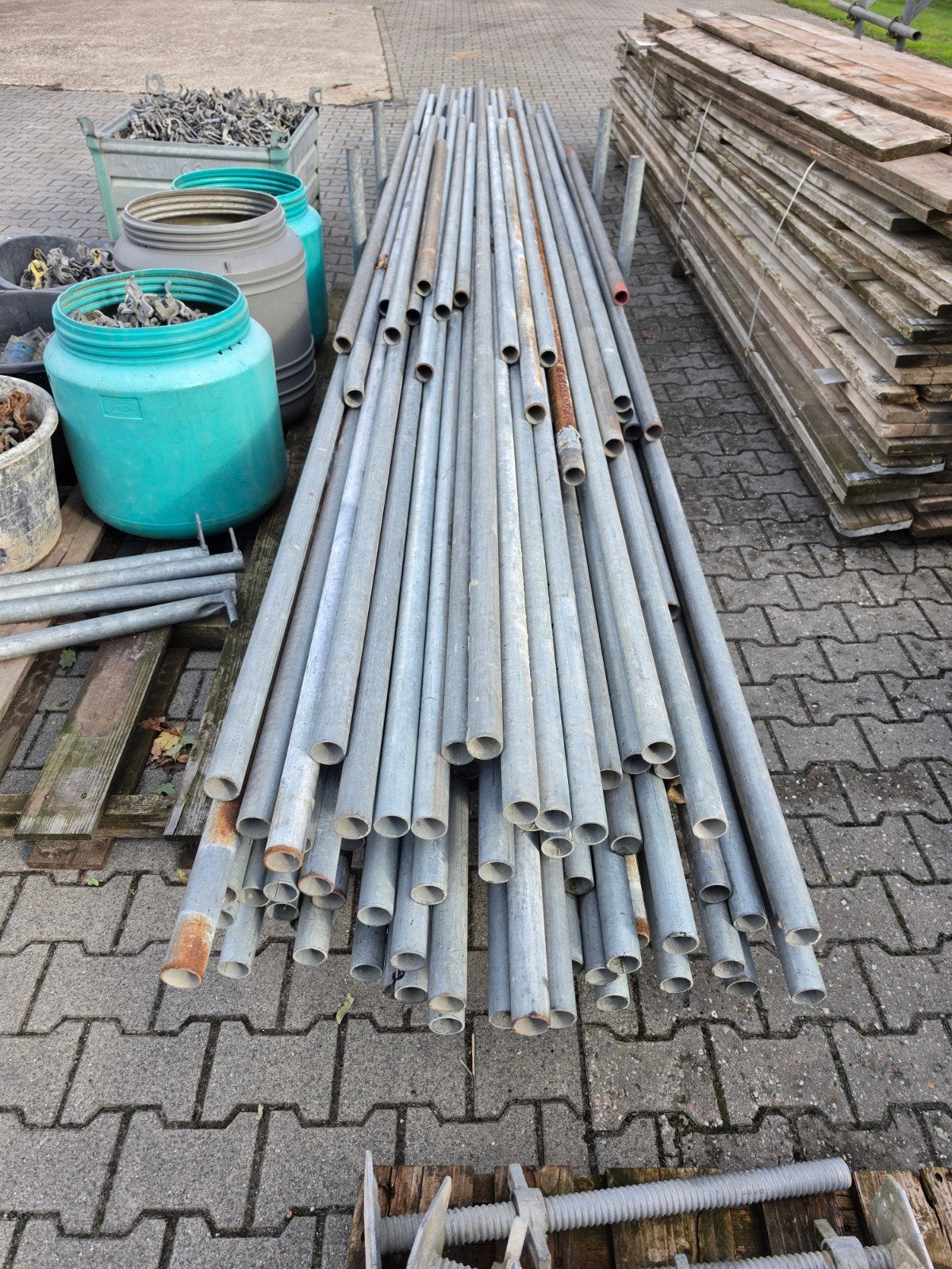 Foto 7 van Grote complete Gevelsteiger Te Koop (H-jukken buizen klemmen