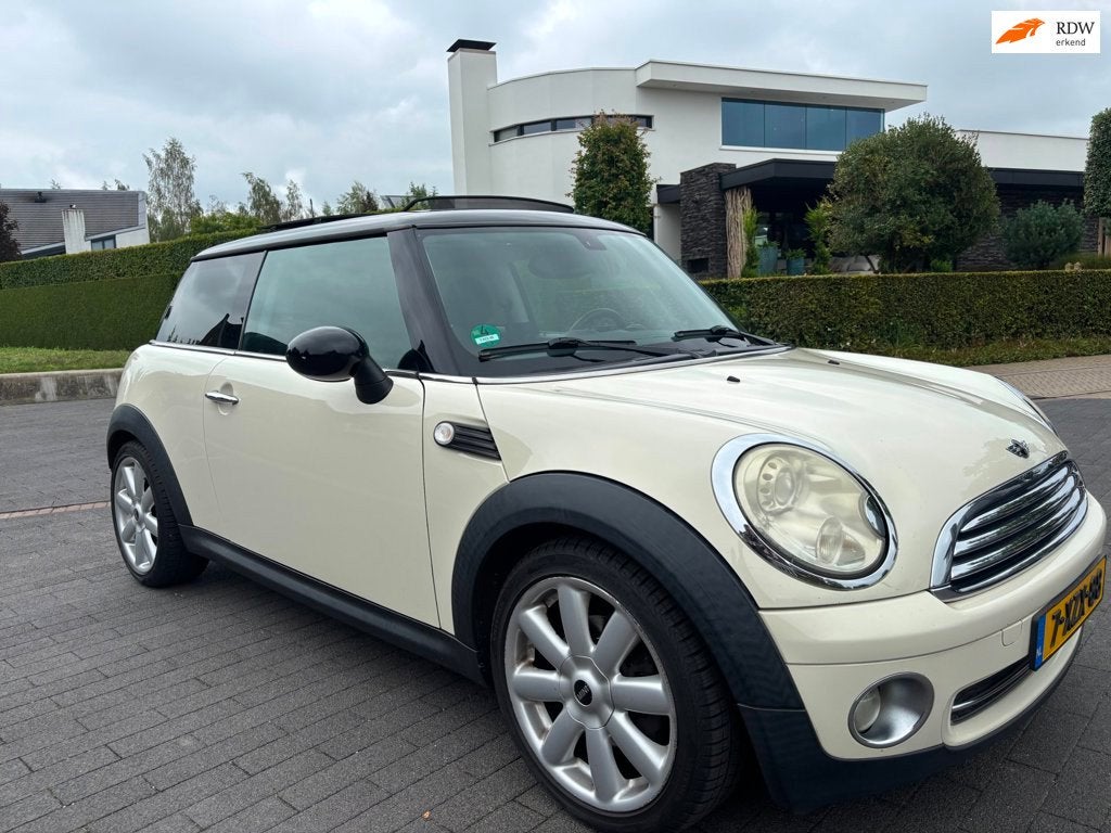 Mini 3-Deurs 1.6 Cooper airco navigatie a.p.k. 2027, Auto's, Voorwielaandrijving, Dealer onderhouden, Gebruikt, 4 cilinders