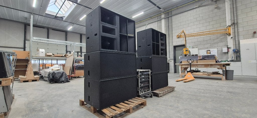 Turbosound TMS-3 Met Beyma sub QSC Amps DBX crossover, Gebruikt, Speakerset, Ophalen, 150 watt of meer