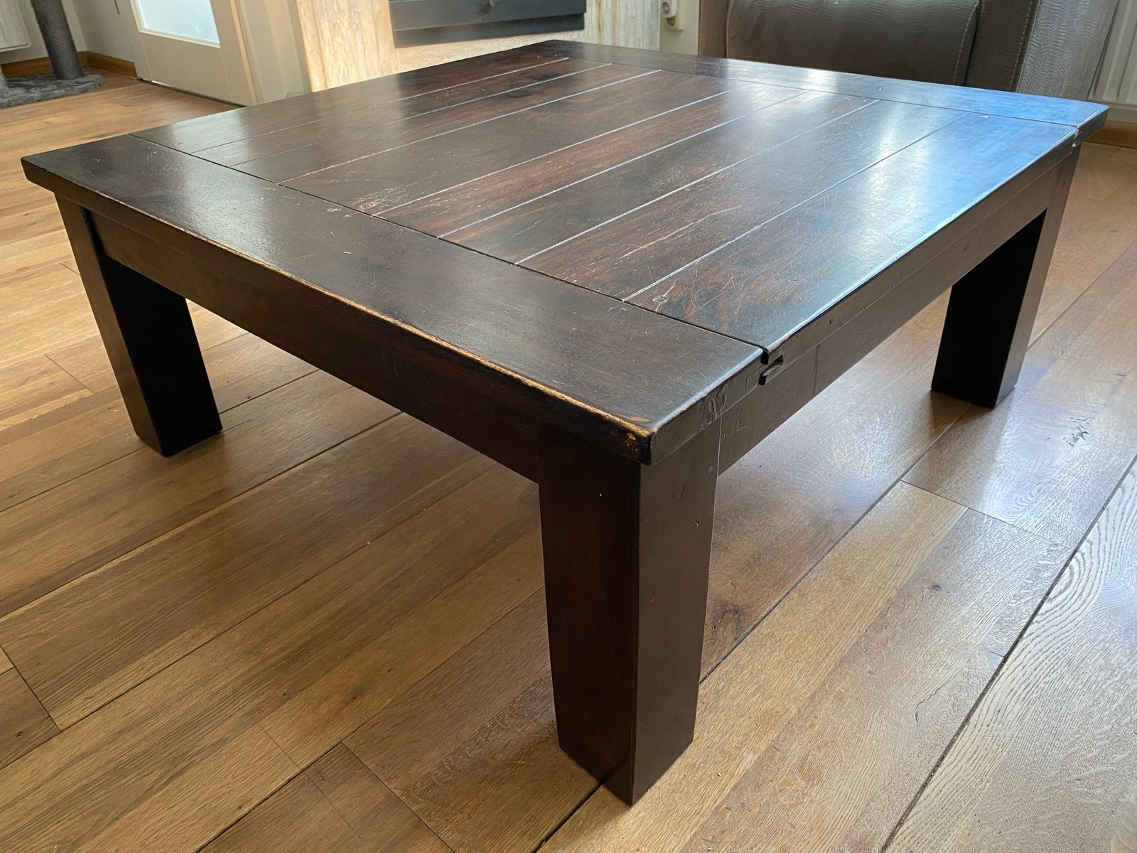 Robuuste vierkante salontafel van donker hout, Ophalen, Gebruikt, Vierkant, 50 tot 100 cm