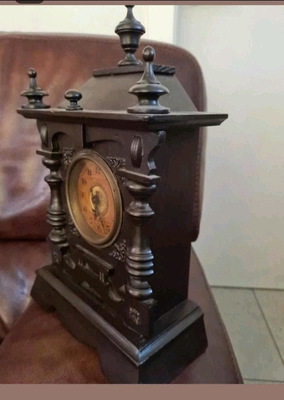Antieke houten tafelklok met mechanisch uurwerk, Ophalen of Verzenden