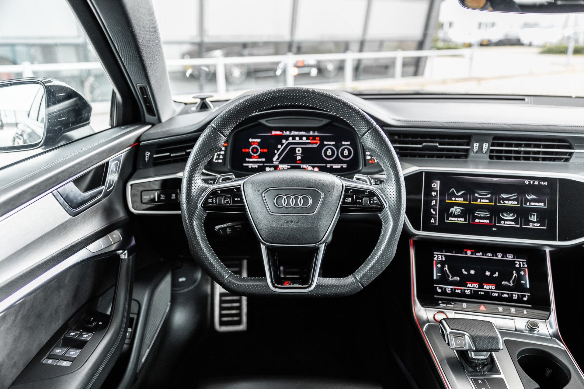 Foto 13 van Audi RS6 Avant 4.0 TFSI Quattro | Keramisch | Dynamic + | Mi