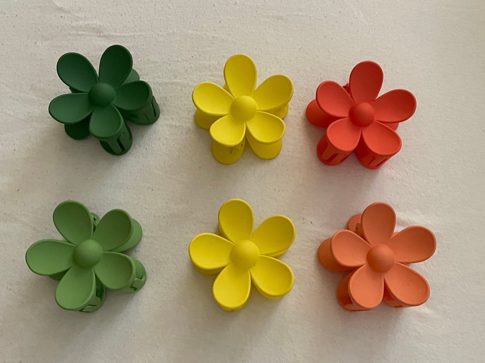 6 nieuwe haar clips bloem vorm groen, geel. Oranje, Sieraden, Tassen en Uiterlijk, Uiterlijk | Haarverzorging, Ophalen of Verzenden