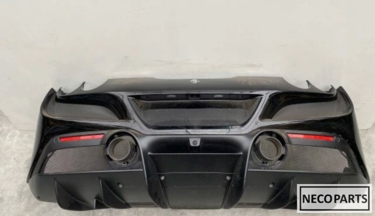 FERRARI F8 TRIBUTO ACHTERBUMPER COMPLEET ALLES LEVERBAAR!!!, Gebruikt, -, Ophalen of Verzenden, Ferrari