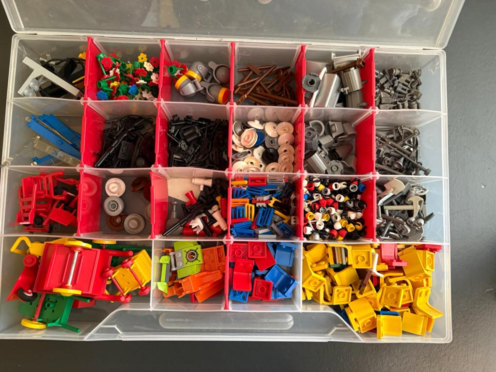 Koffer gevuld met heel veel lego onderdelen, Verzenden, Lego, Lego, Lego
