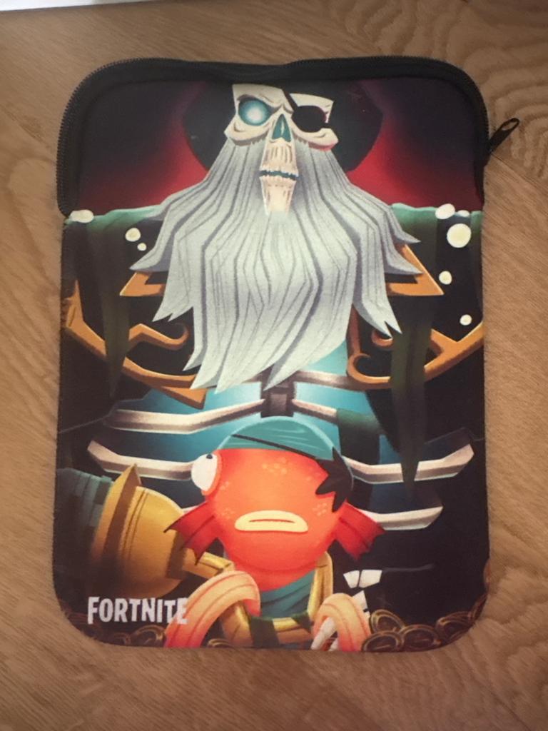 Fortnite tablet hoes - Skull Trooper & Fishstick, Ophalen of Verzenden, Gebruikt