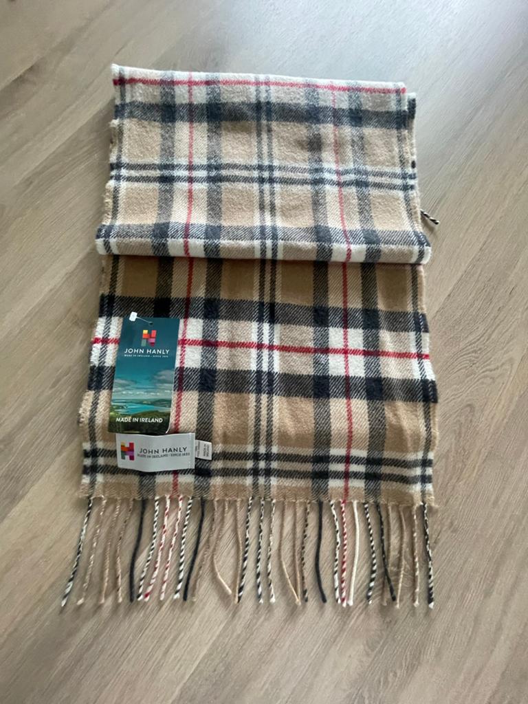 Nieuwe burberry sjaal, Kleding | Dames, Mutsen, Sjaals en Handschoenen, Ophalen of Verzenden, Zo goed als nieuw, Maat 38/40 (M)