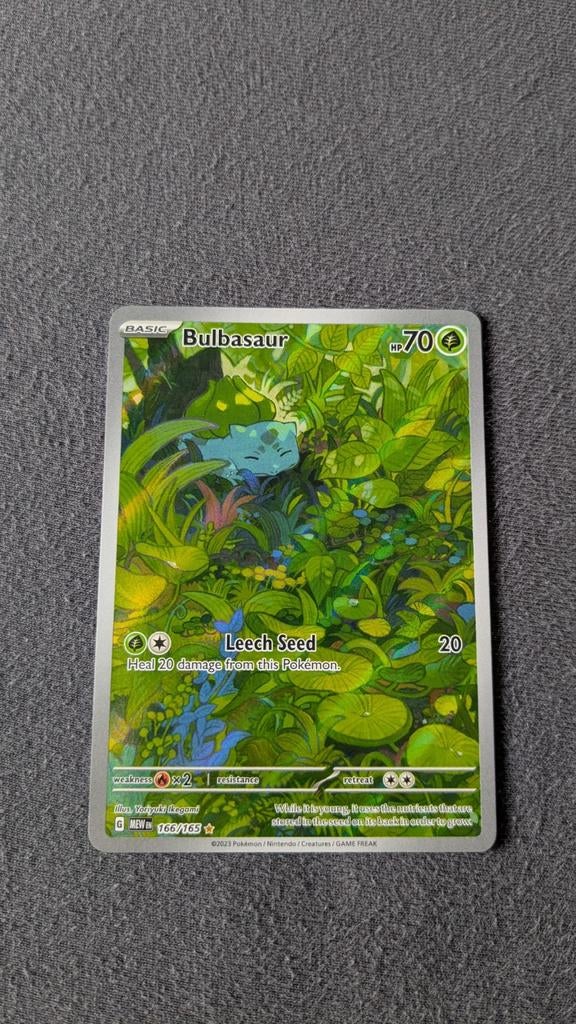 Pokémon 151 Bulbasaur (MEW 166), Ophalen of Verzenden, Zo goed als nieuw, Losse kaart, Foil