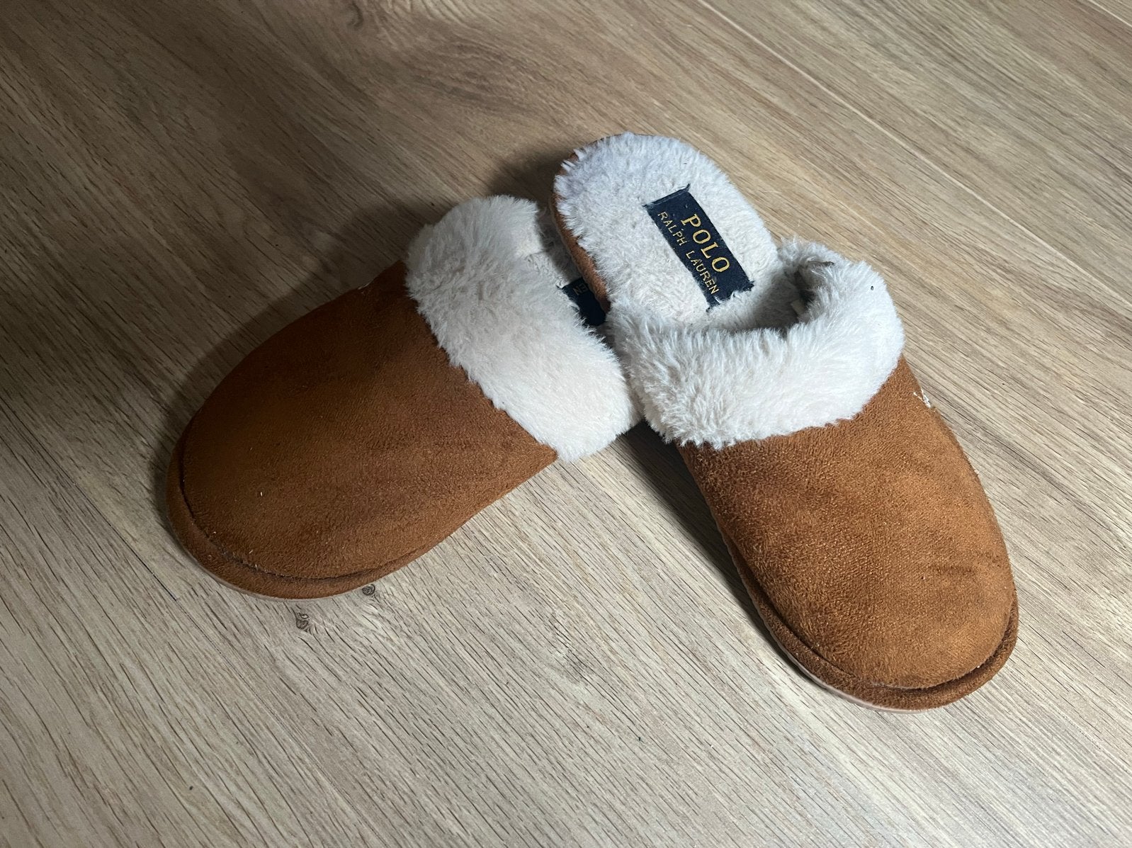 Polo Ralph Lauren pantoffels - maat 28/30 Bruin met wit bont, Jongen of Meisje, Overige typen, Ophalen of Verzenden, Zo goed als nieuw