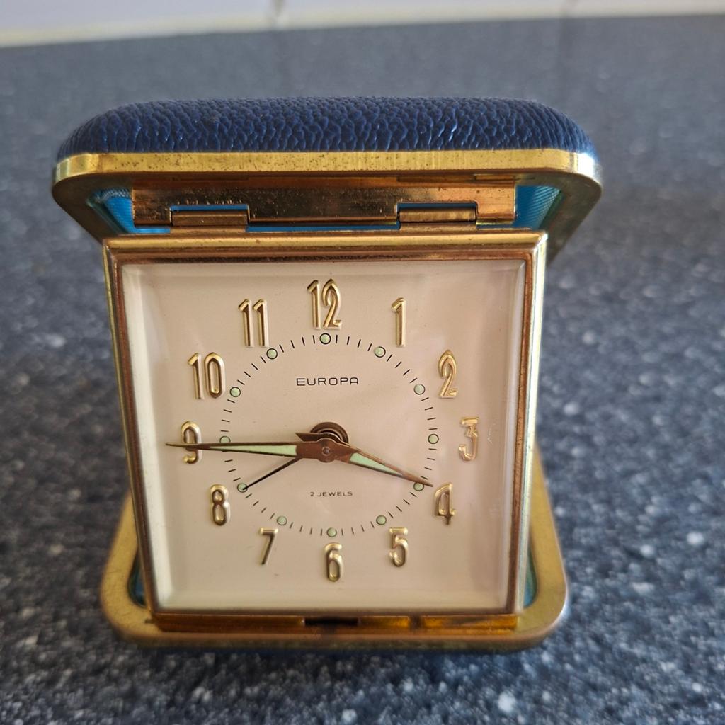 Vintage Europa reiswekker - Echt Leder - 2 Jewels, Antiek en Kunst, Antiek | Klokken, Ophalen of Verzenden