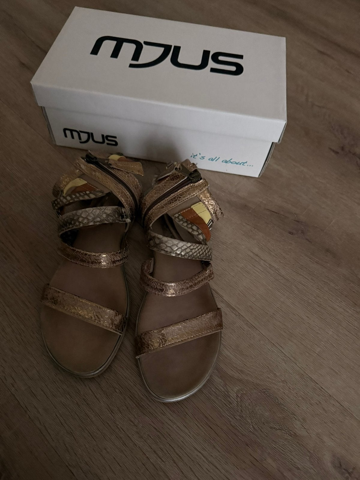 Mooie sandaal mjus maat 40, Ophalen of Verzenden, Zo goed als nieuw, Sandalen of Muiltjes