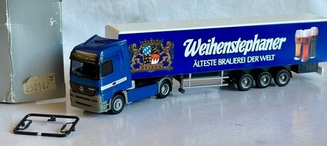 Albedo 250187: Mercedes-Benz Actros "Weihenstephaner", Hobby en Vrije tijd, Ophalen of Verzenden, Zo goed als nieuw, Bus of Vrachtwagen
