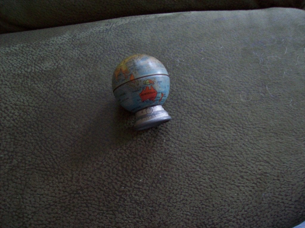 heel oude wereldbolletje puntenslijper 7hoogomtrek 14cm, Antiek en Kunst, Ophalen
