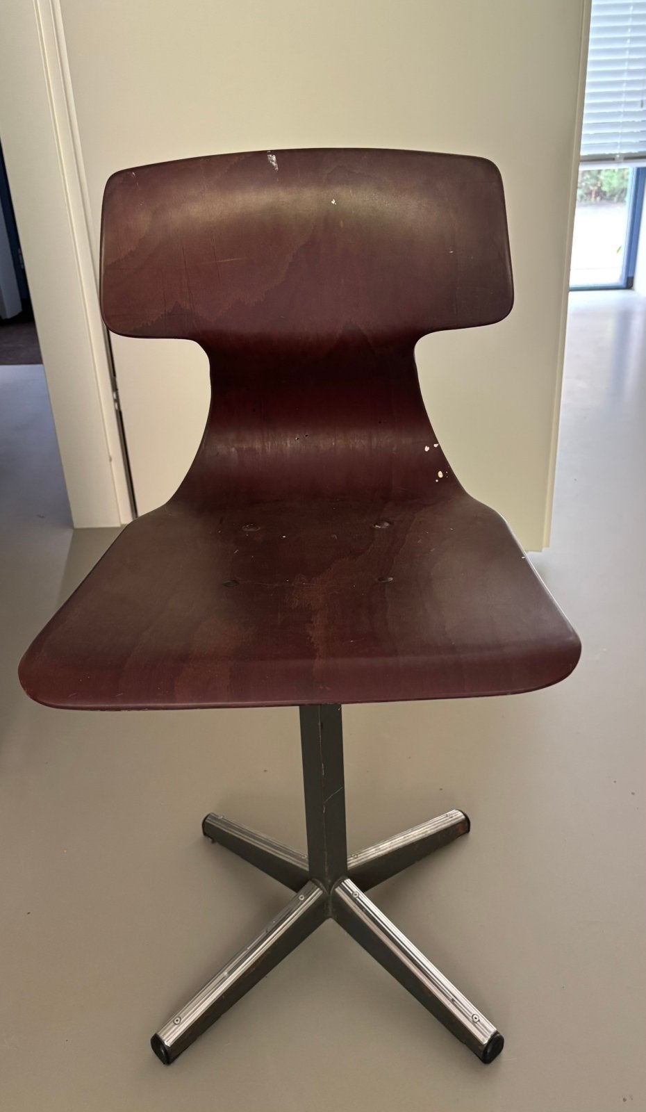 Adam Stegner schoolstoel, Huis en Inrichting, Stoelen, Ophalen, Bruin, Eén, Hout