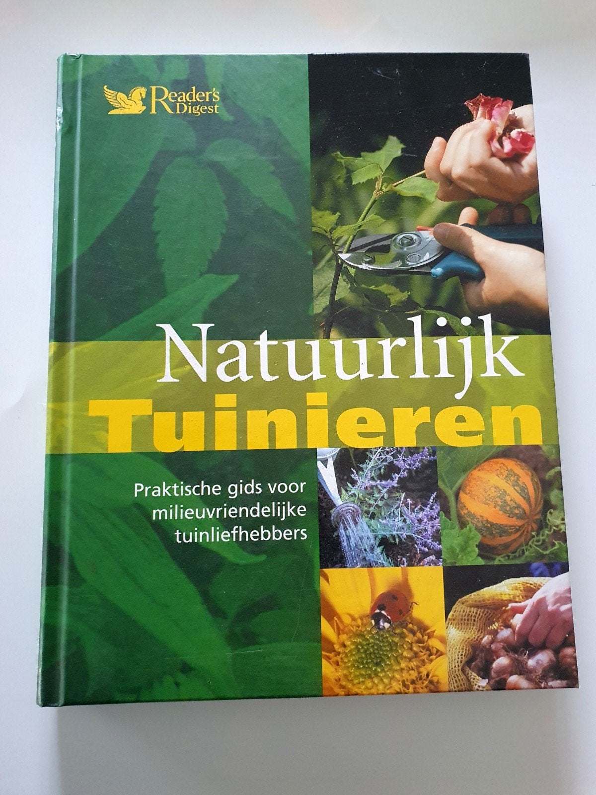 Natuurlijk Tuinieren - Praktische gids, Gelezen, Reader's Digest, Ophalen of Verzenden, Tuinieren en Tuinplanten